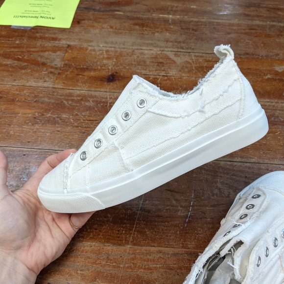 Babalu White Sneaker - Picture 4 of 7